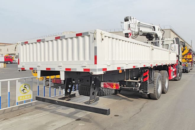 FAW FAW Truck Mounted Crane with Hydraulic Boom for Sale in Kuwait - Автоманипулятор: фото 3 FAW FAW Truck Mounted Crane with Hydraulic Boom for Sale in Kuwait - Автоманипулятор: фото 3