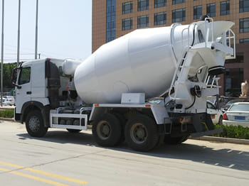 SINOTRUK Concrete Mixer Truck for Sale in Ghana - Автобетоносмеситель: фото 2 SINOTRUK Concrete Mixer Truck for Sale in Ghana - Автобетоносмеситель: фото 2