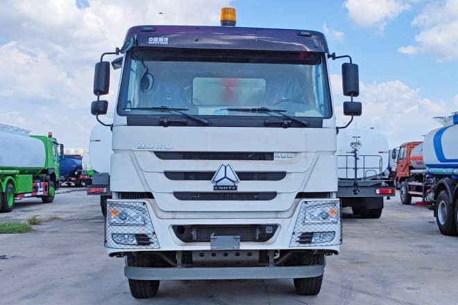 SINOTRUK Howo 8x4 Tipper Truck for Sale in Guinea - Самосвал: фото 2 SINOTRUK Howo 8x4 Tipper Truck for Sale in Guinea - Самосвал: фото 2