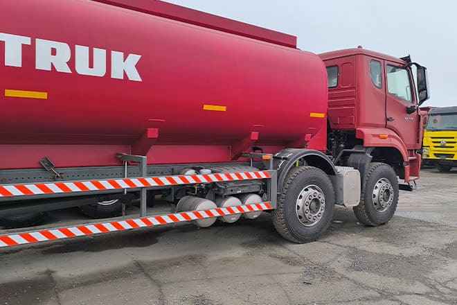 SINOTRUK Howo NX380 Diesel Tanker Truck for Sale in Tanzania - Грузовик-цистерна: фото 4 SINOTRUK Howo NX380 Diesel Tanker Truck for Sale in Tanzania - Грузовик-цистерна: фото 4