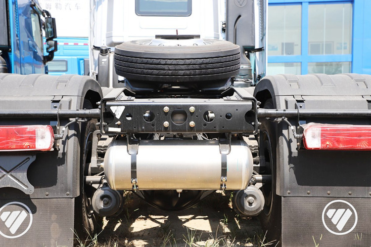 FOTON Foton 6x4 Tractor Head for Sale in Tanzania - Тягач: фото 5 FOTON Foton 6x4 Tractor Head for Sale in Tanzania - Тягач: фото 5