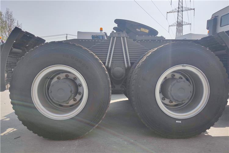 SINOTRUK Howo New Model 430HP Truck Tractor Price In Mauritania - Тягач: фото 4 SINOTRUK Howo New Model 430HP Truck Tractor Price In Mauritania - Тягач: фото 4