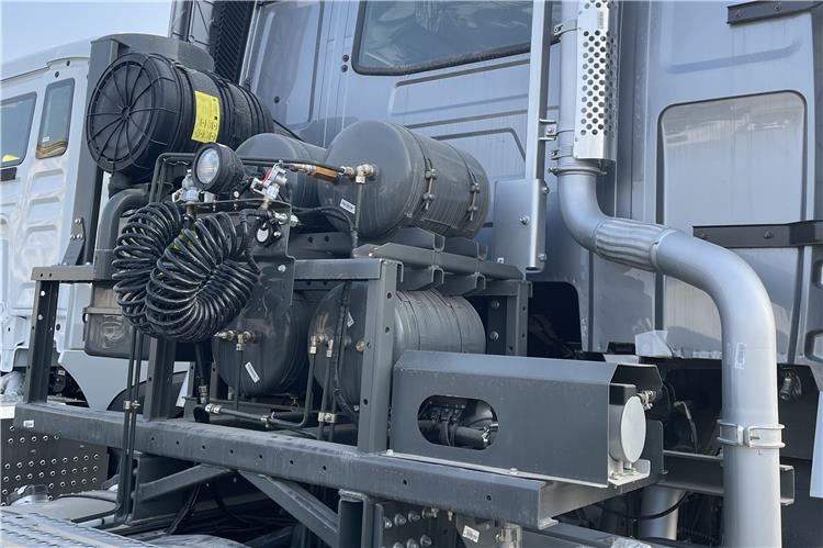 SINOTRUK Howo T7H Truck Head for Sale In Zimbabwe - Тягач: фото 4 SINOTRUK Howo T7H Truck Head for Sale In Zimbabwe - Тягач: фото 4