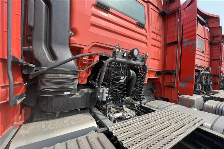 SINOTRUK Used Sitrak Truck Head for Sale In Guinea - Тягач: фото 3 SINOTRUK Used Sitrak Truck Head for Sale In Guinea - Тягач: фото 3