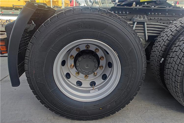 Sinotruk Howo 380hp 6x4 truck tractor for sale in Congo - Тягач: фото 4 Sinotruk Howo 380hp 6x4 truck tractor for sale in Congo - Тягач: фото 4