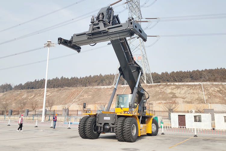 XCMG Container Reach Stacker for Sale in Ghana - Контейнерный погрузчик: фото 3 XCMG Container Reach Stacker for Sale in Ghana - Контейнерный погрузчик: фото 3