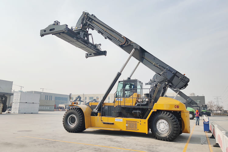 XCMG Container Reach Stacker for Sale in Ghana - Контейнерный погрузчик: фото 4 XCMG Container Reach Stacker for Sale in Ghana - Контейнерный погрузчик: фото 4