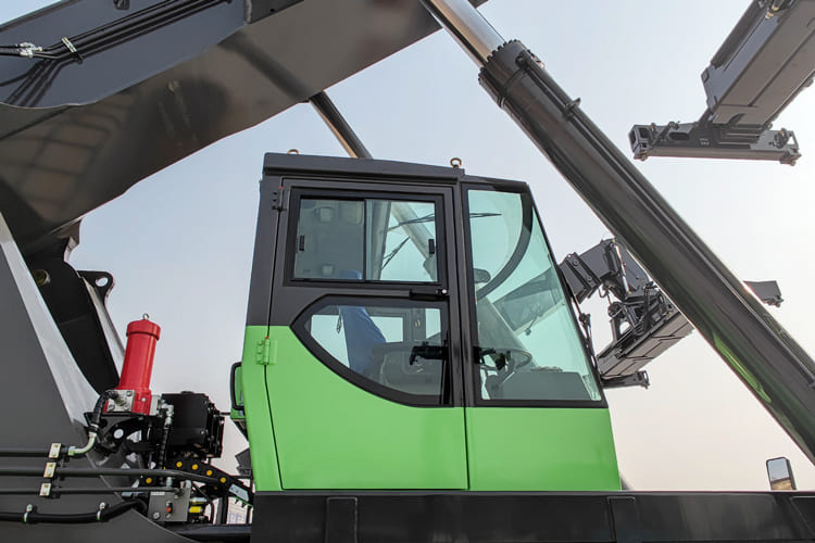 XCMG Reach Stacker Price for Sale in Guyana - Контейнерный погрузчик: фото 4 XCMG Reach Stacker Price for Sale in Guyana - Контейнерный погрузчик: фото 4