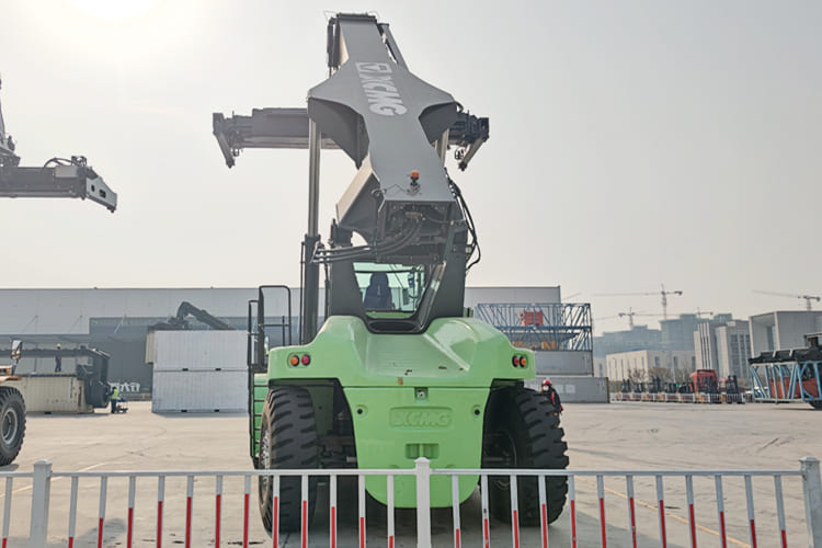 XCMG Reach Stacker Price for Sale in Guyana - Контейнерный погрузчик: фото 3 XCMG Reach Stacker Price for Sale in Guyana - Контейнерный погрузчик: фото 3
