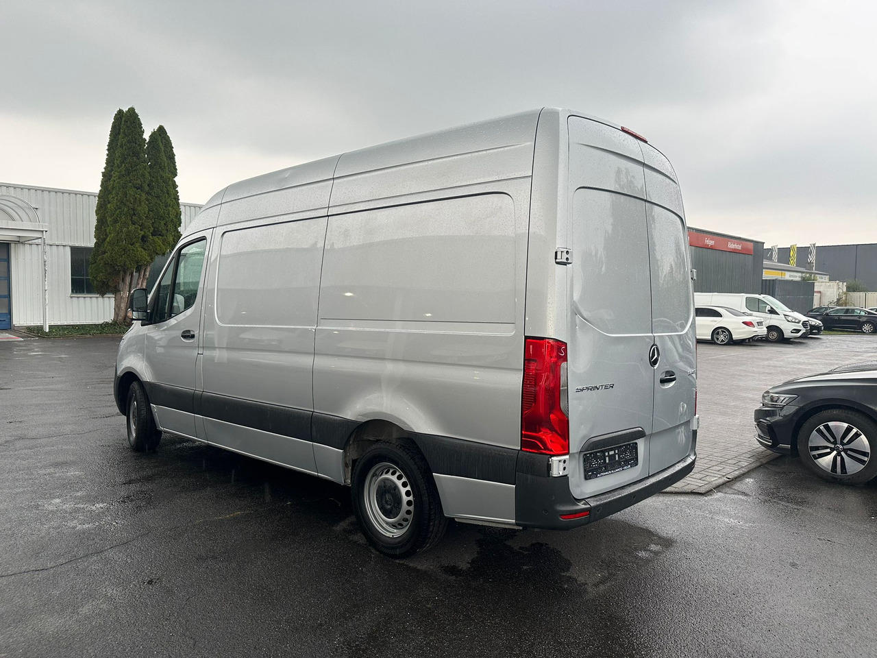 Mercedes Benz Sprinter - Цельнометаллический фургон: фото 3 Mercedes Benz Sprinter - Цельнометаллический фургон: фото 3