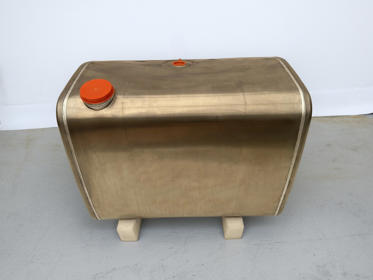 VOLVO - Топливный бак: фото 1 VOLVO - Топливный бак: фото 1