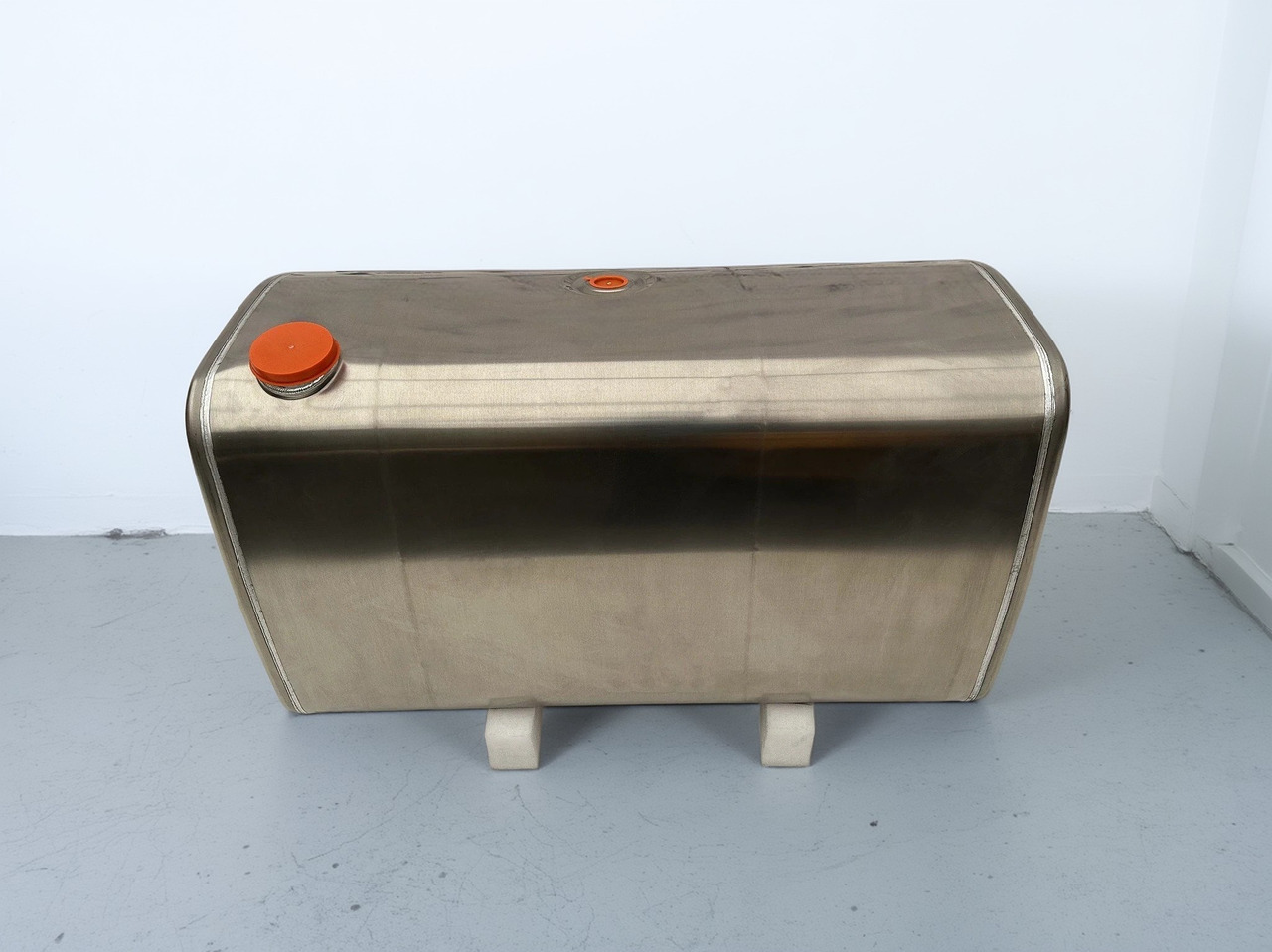 VOLVO - Топливный бак: фото 1 VOLVO - Топливный бак: фото 1