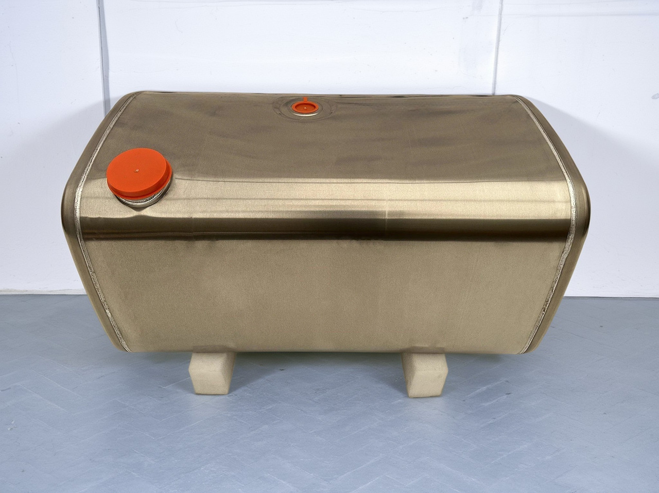 VOLVO - Топливный бак: фото 1 VOLVO - Топливный бак: фото 1