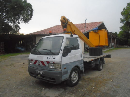 Mazda bongo - Грузовик с подъемником: фото 1 Mazda bongo - Грузовик с подъемником: фото 1