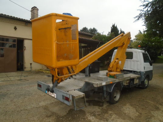 Mazda bongo - Грузовик с подъемником: фото 4 Mazda bongo - Грузовик с подъемником: фото 4