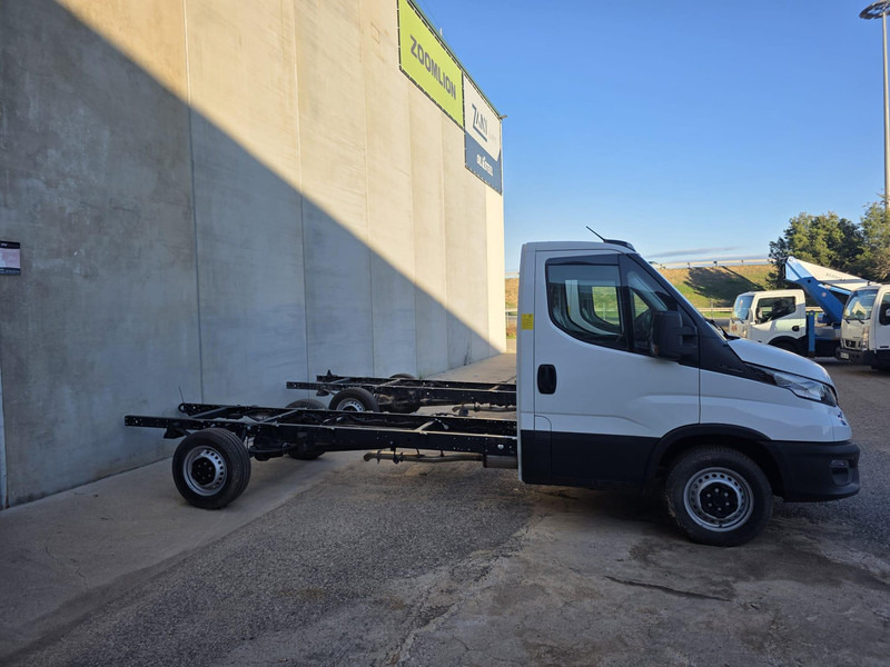 Iveco Daily 35S14 - Грузовик-шасси: фото 2 Iveco Daily 35S14 - Грузовик-шасси: фото 2