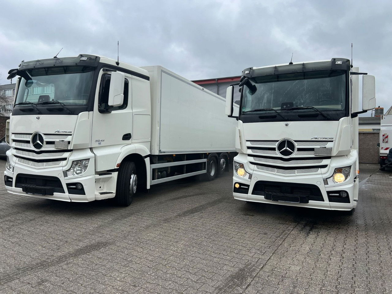 Mercedes-Benz Actros 2543 LBW Voll-Luft-Gefed-Lang Kof - Грузовик с закрытым кузовом: фото 1 Mercedes-Benz Actros 2543 LBW Voll-Luft-Gefed-Lang Kof - Грузовик с закрытым кузовом: фото 1