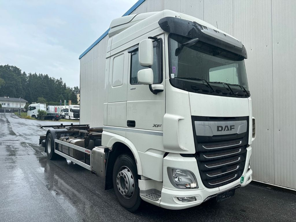 DAF XF 460 SpaceCab Retarder TÜV neu DAF XF 460 SpaceCab Retarder - Грузовик-контейнеровоз/ Сменный кузов: фото 2 DAF XF 460 SpaceCab Retarder TÜV neu DAF XF 460 SpaceCab Retarder - Грузовик-контейнеровоз/ Сменный кузов: фото 2