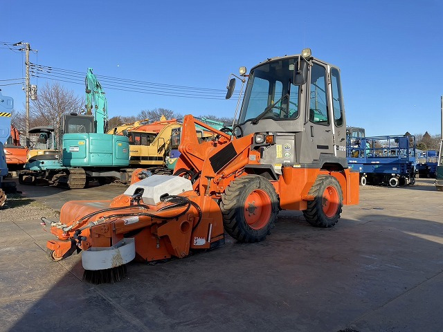 HITACHI ZW20 - Подметально-уборочная машина: фото 1 HITACHI ZW20 - Подметально-уборочная машина: фото 1
