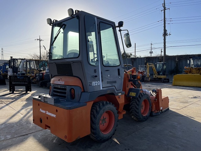 HITACHI ZW20 - Подметально-уборочная машина: фото 5 HITACHI ZW20 - Подметально-уборочная машина: фото 5