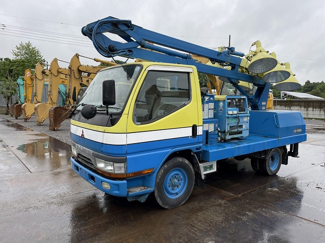 TADANO LS-106A - Осветительная мачта, Грузовик: фото 1 TADANO LS-106A - Осветительная мачта, Грузовик: фото 1