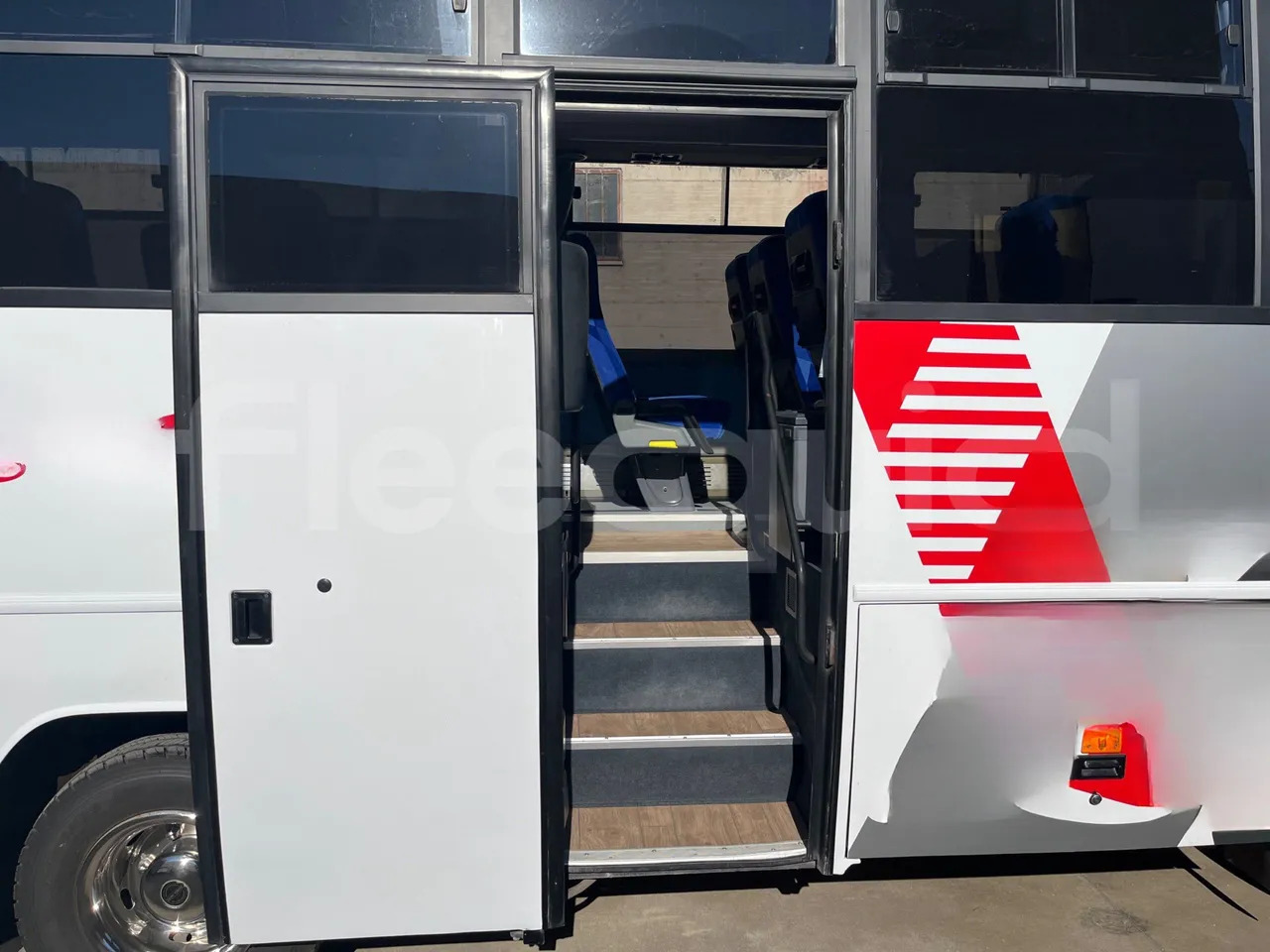 Туристический автобус Iveco E24: фото 15