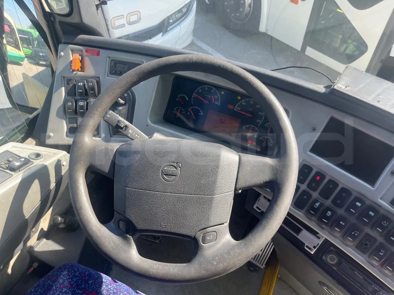 Туристический автобус Volvo B12B: фото 15