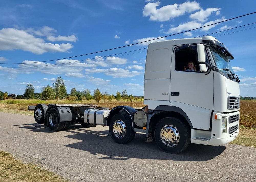 Volvo FH 500 8x2 - Грузовик-шасси: фото 1 Volvo FH 500 8x2 - Грузовик-шасси: фото 1
