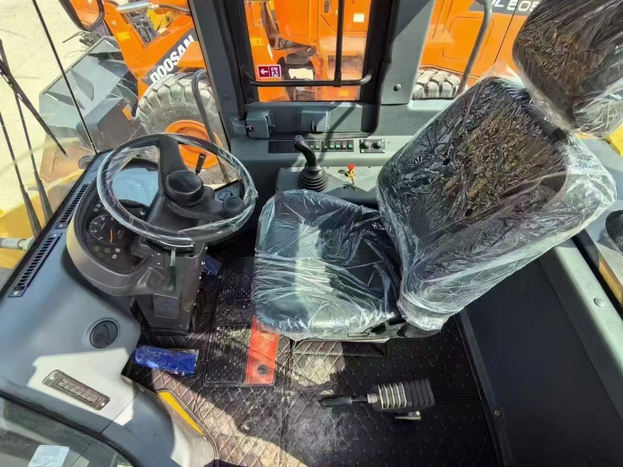 SDLG L958F - Колёсный погрузчик: фото 4 SDLG L958F - Колёсный погрузчик: фото 4