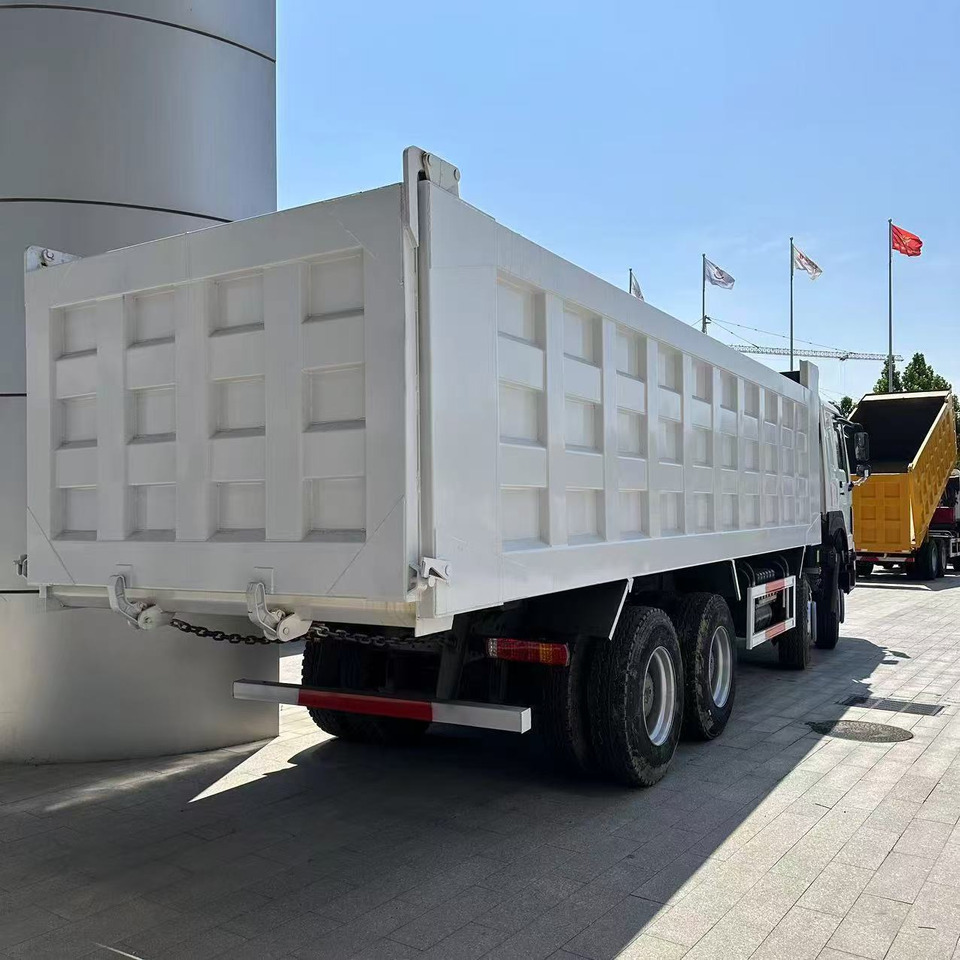 SINOTRUK howo 371 8x4 dump truck - Самосвал: фото 2 SINOTRUK howo 371 8x4 dump truck - Самосвал: фото 2