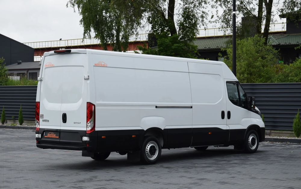 Iveco DAILY MAXI 35S16 / 2.3 - 160 KM / AUTOMAT HI-MATIC / NOWY MODEL / 3 OSOBY / DOSTAWCZE / BLASZAK / KLIMA / CZUJNIKI COFANIA / NISKI PRZEBIEG / 2022 / SERWISOWANY / Z NIEMIEC - Цельнометаллический фургон: фото 5 Iveco DAILY MAXI 35S16 / 2.3 - 160 KM / AUTOMAT HI-MATIC / NOWY MODEL / 3 OSOBY / DOSTAWCZE / BLASZAK / KLIMA / CZUJNIKI COFANIA / NISKI PRZEBIEG / 2022 / SERWISOWANY / Z NIEMIEC - Цельнометаллический фургон: фото 5