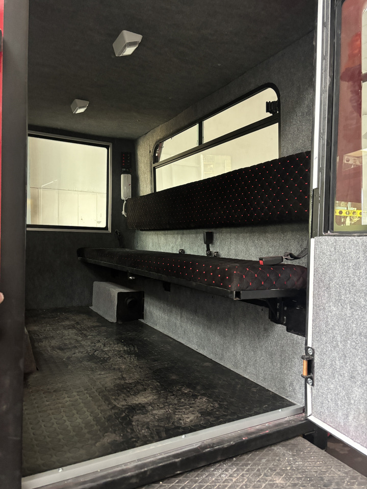 Pistenbully Pb100 with Cabin - Коммунальная/ Специальная техника: фото 3 Pistenbully Pb100 with Cabin - Коммунальная/ Специальная техника: фото 3