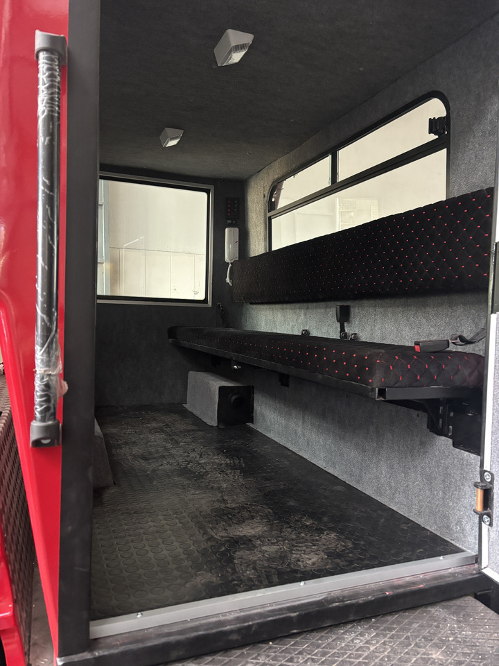 Pistenbully Pb100 with Cabin - Коммунальная/ Специальная техника: фото 4 Pistenbully Pb100 with Cabin - Коммунальная/ Специальная техника: фото 4