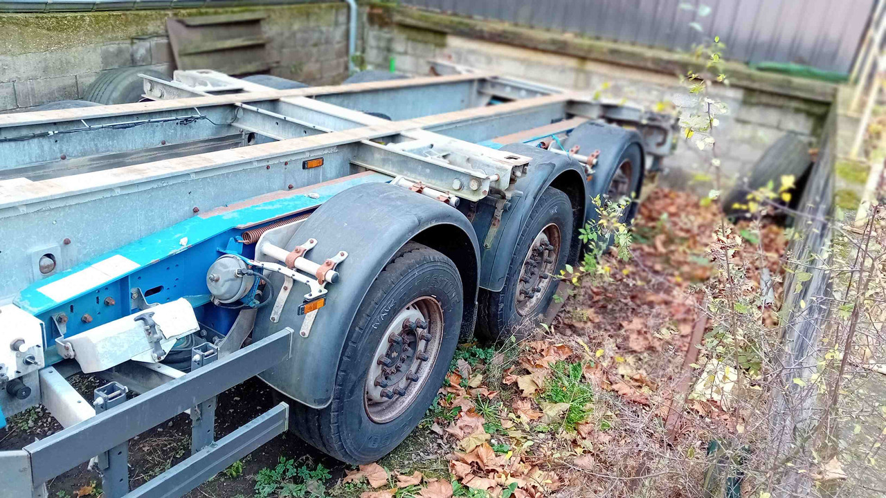 SCHMITZ CARGOBULL châssis porte-conteneur semi-remorque Os  - type SGF*3 - adaptable pour conteneur 20' et 40' - Полуприцеп-контейнеровоз/ Сменный кузов: фото 3 SCHMITZ CARGOBULL châssis porte-conteneur semi-remorque Os  - type SGF*3 - adaptable pour conteneur 20' et 40' - Полуприцеп-контейнеровоз/ Сменный кузов: фото 3