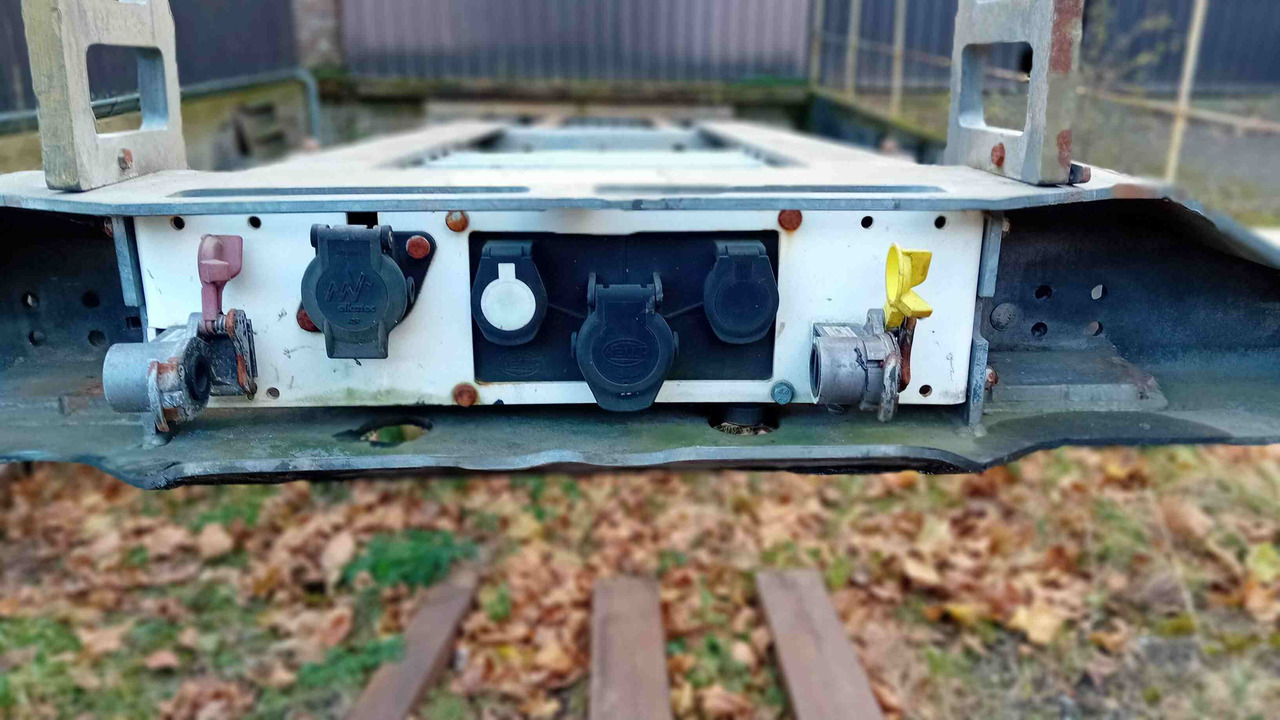 SCHMITZ CARGOBULL châssis porte-conteneur semi-remorque Os  - type SGF*3 - adaptable pour conteneur 20' et 40' - Полуприцеп-контейнеровоз/ Сменный кузов: фото 5 SCHMITZ CARGOBULL châssis porte-conteneur semi-remorque Os  - type SGF*3 - adaptable pour conteneur 20' et 40' - Полуприцеп-контейнеровоз/ Сменный кузов: фото 5