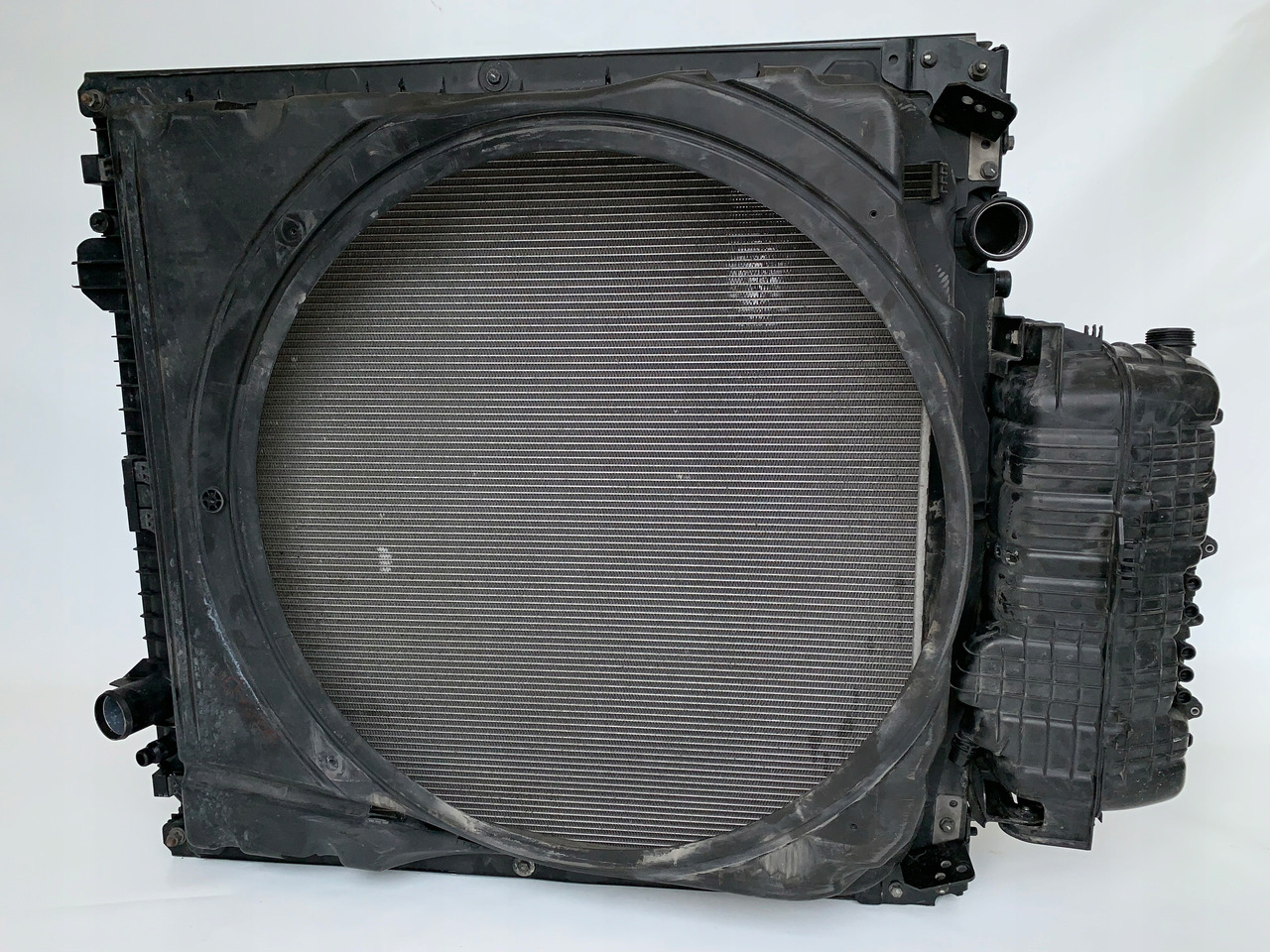 CHŁODNICA MAN TGX EURO 6 NR 1071 - Радиатор для Грузовиков: фото 1 CHŁODNICA MAN TGX EURO 6 NR 1071 - Радиатор для Грузовиков: фото 1