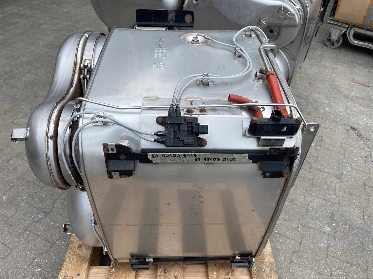 KATALIZATOR MAN TGX TGS EURO 6 DPF TŁUMIK WYDECH 81151036115 - Выхлопная труба для Грузовиков: фото 2 KATALIZATOR MAN TGX TGS EURO 6 DPF TŁUMIK WYDECH 81151036115 - Выхлопная труба для Грузовиков: фото 2