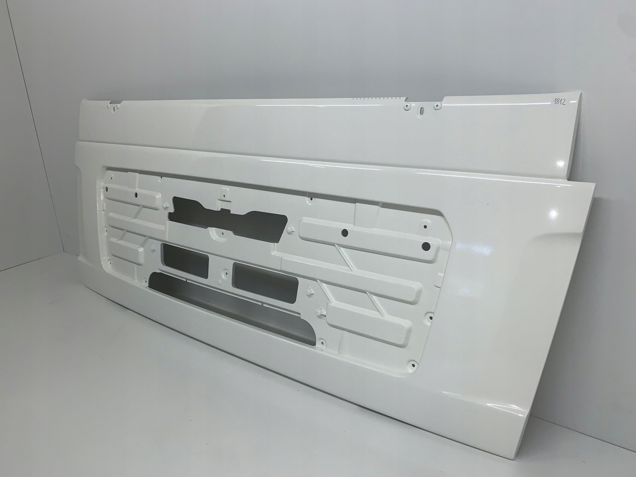 MASKA ATRAPA GRILL MAN TGL TGM NR 1812 - Капот для Грузовиков: фото 2 MASKA ATRAPA GRILL MAN TGL TGM NR 1812 - Капот для Грузовиков: фото 2