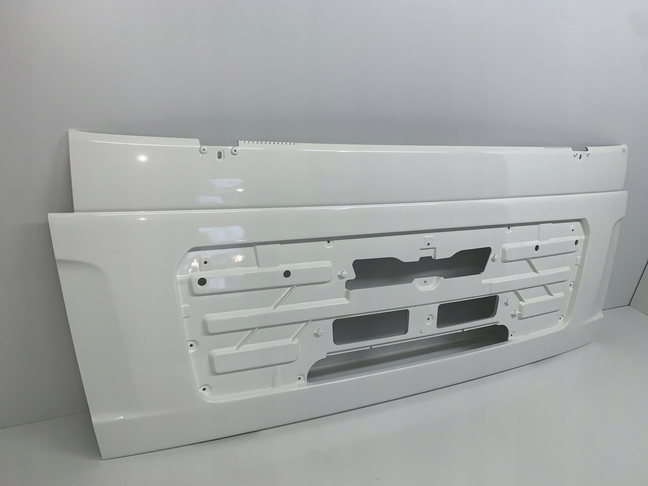 MASKA ATRAPA GRILL MAN TGL TGM NR 1812 - Капот для Грузовиков: фото 3 MASKA ATRAPA GRILL MAN TGL TGM NR 1812 - Капот для Грузовиков: фото 3