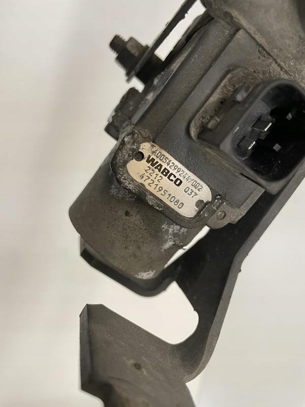 ZAWÓR CIŚNIENIA MERCEDES ACTROS MP4 A0054299244 - Подвеска для Грузовиков: фото 5 ZAWÓR CIŚNIENIA MERCEDES ACTROS MP4 A0054299244 - Подвеска для Грузовиков: фото 5