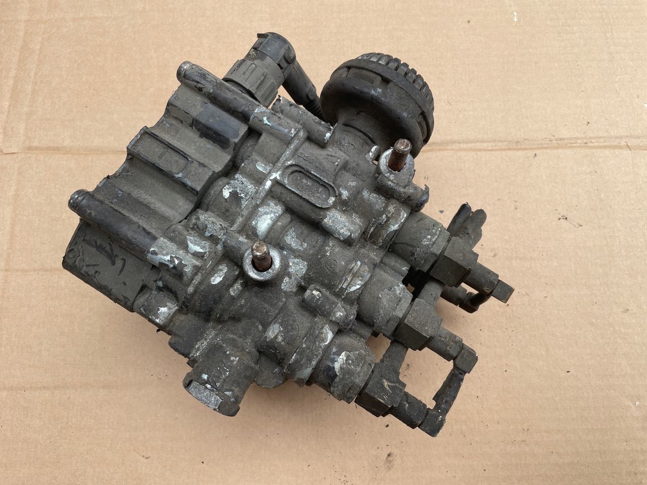 ZAWÓR PODUSZEK ECAS MAN TGA TGX TGS 4729000570 - Воздушная подвеска для Грузовиков: фото 1 ZAWÓR PODUSZEK ECAS MAN TGA TGX TGS 4729000570 - Воздушная подвеска для Грузовиков: фото 1