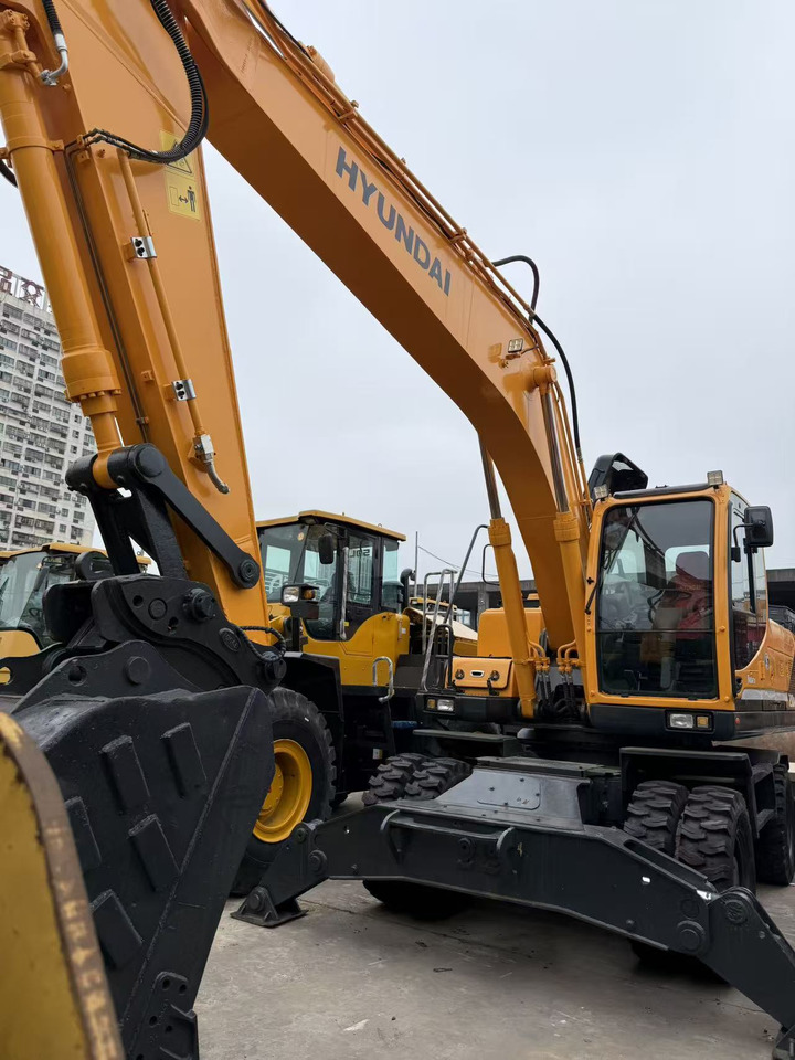 HYUNDAI R210W-9S - Колёсный экскаватор: фото 3 HYUNDAI R210W-9S - Колёсный экскаватор: фото 3