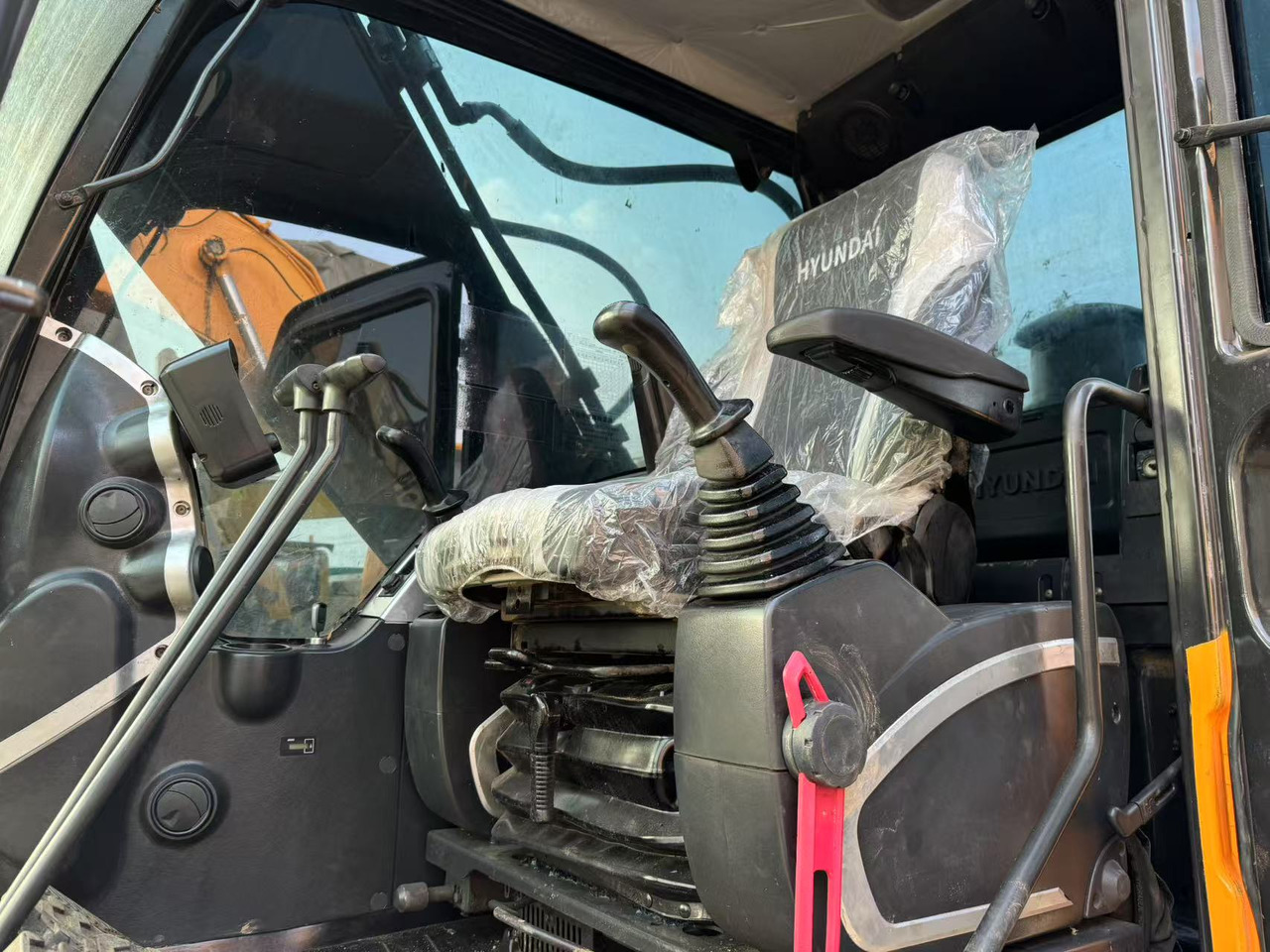 HYUNDAI R220LC-9S - Гусеничный экскаватор: фото 5 HYUNDAI R220LC-9S - Гусеничный экскаватор: фото 5