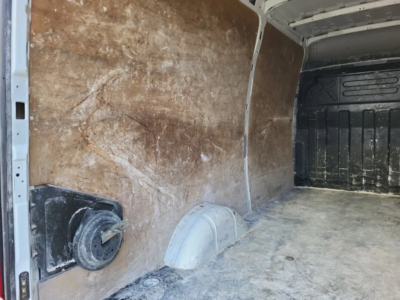 Iveco Daily L2H2 - Цельнометаллический фургон: фото 4 Iveco Daily L2H2 - Цельнометаллический фургон: фото 4