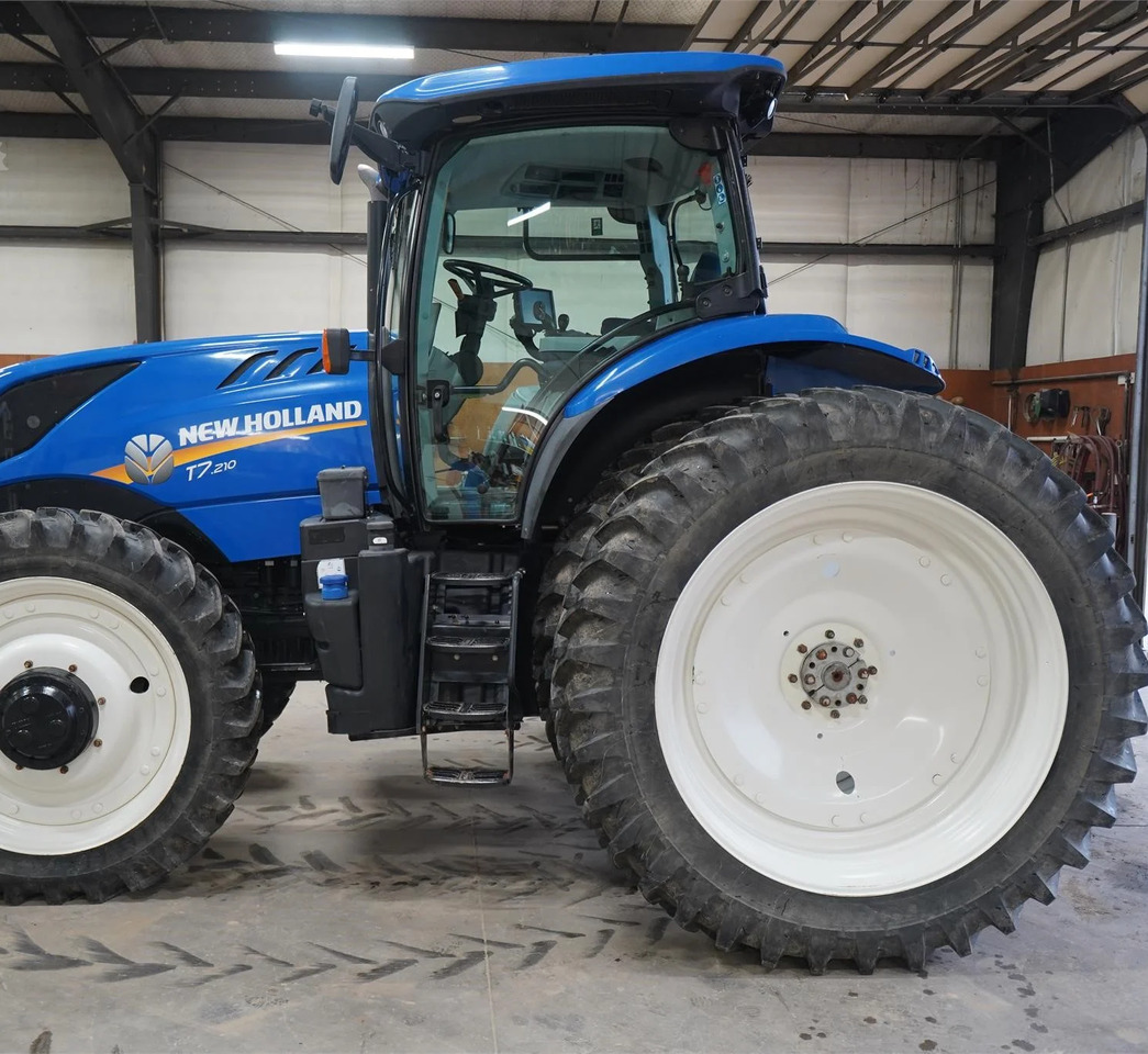 NEW HOLLAND T7.210 - Трактор: фото 2 NEW HOLLAND T7.210 - Трактор: фото 2