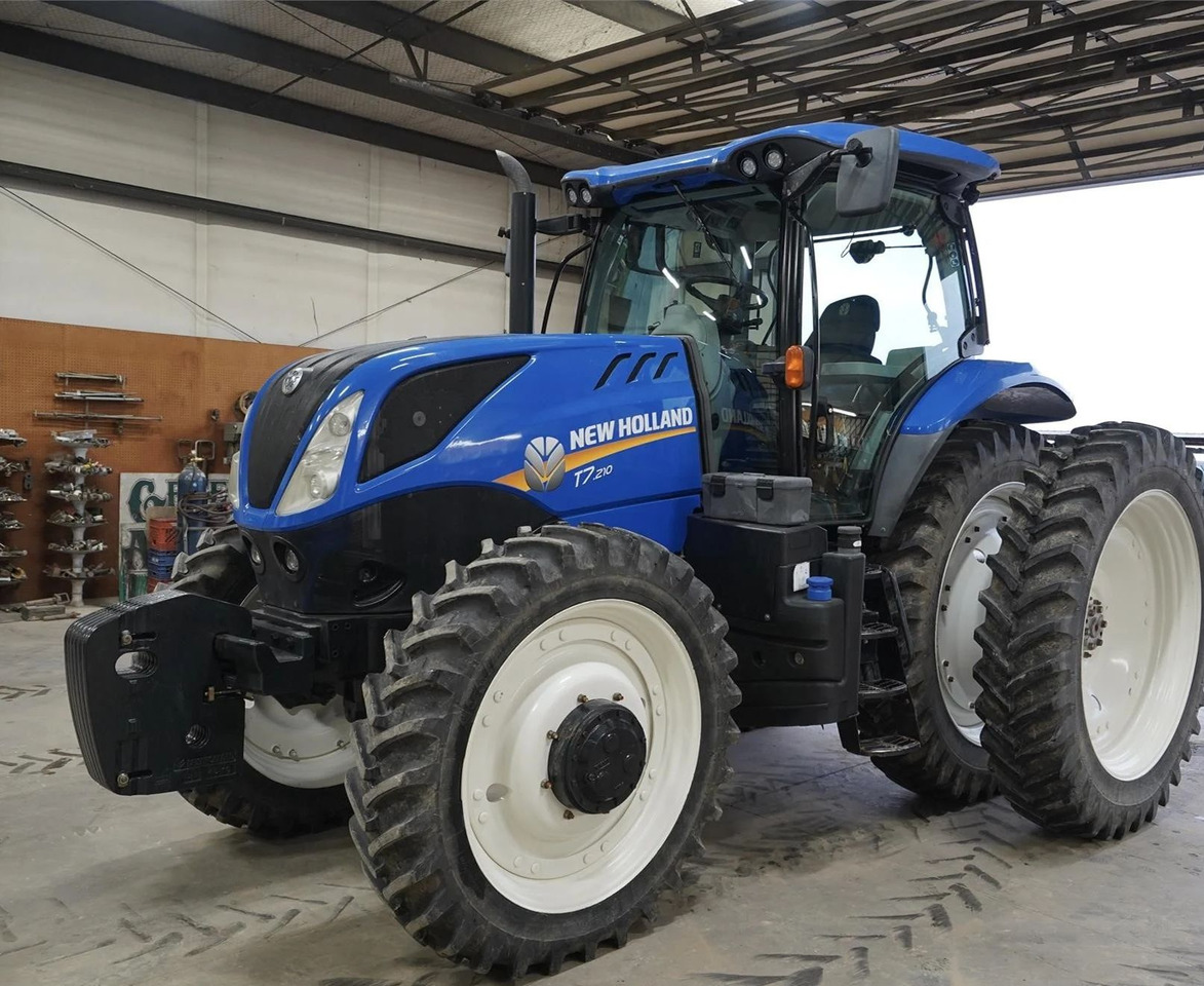 NEW HOLLAND T7.210 - Трактор: фото 1 NEW HOLLAND T7.210 - Трактор: фото 1