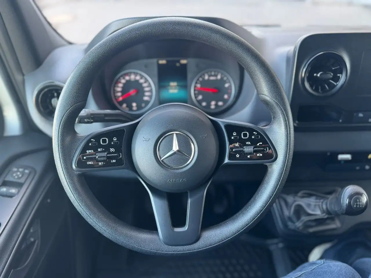 Mercedes-Benz Sprinter 317 CDI Maxi Lang Silber Klima MBUX AHK - Цельнометаллический фургон: фото 4 Mercedes-Benz Sprinter 317 CDI Maxi Lang Silber Klima MBUX AHK - Цельнометаллический фургон: фото 4