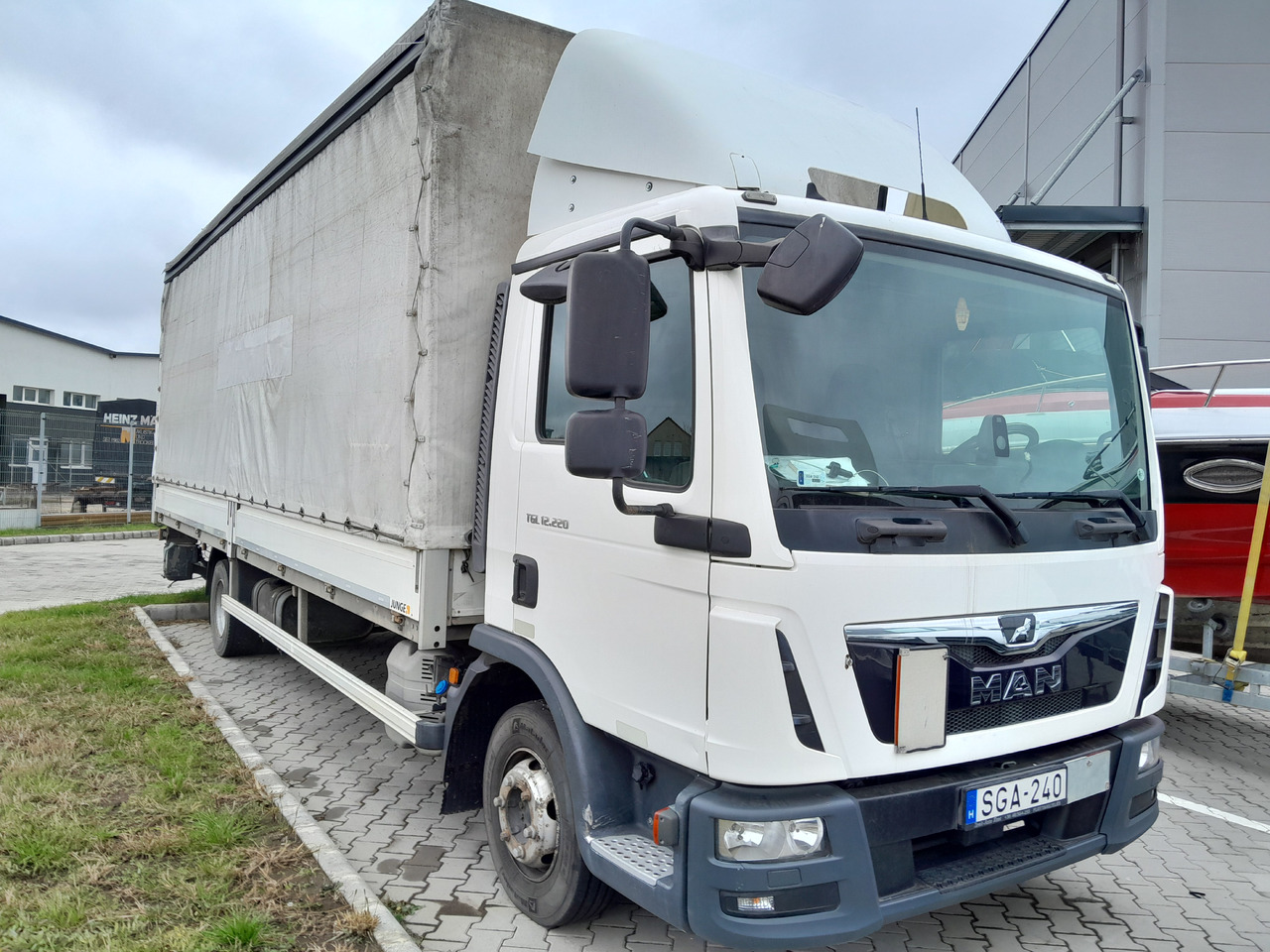MAN TGL 12.220 Tail Lift Manual - Тентованный грузовик: фото 3 MAN TGL 12.220 Tail Lift Manual - Тентованный грузовик: фото 3