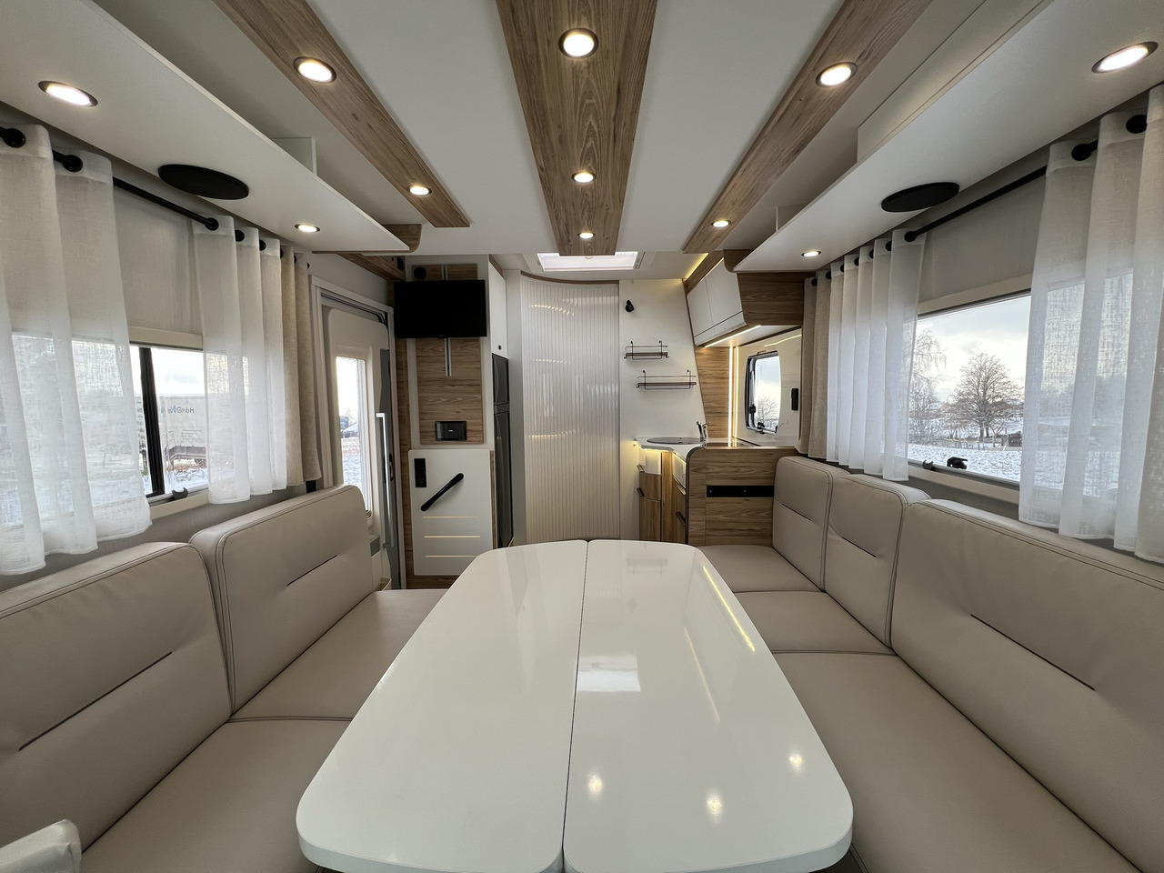 Pilote Pacific P696D Hubbett - Solar - Markise - Полуинтегрированный автодом: фото 4 Pilote Pacific P696D Hubbett - Solar - Markise - Полуинтегрированный автодом: фото 4