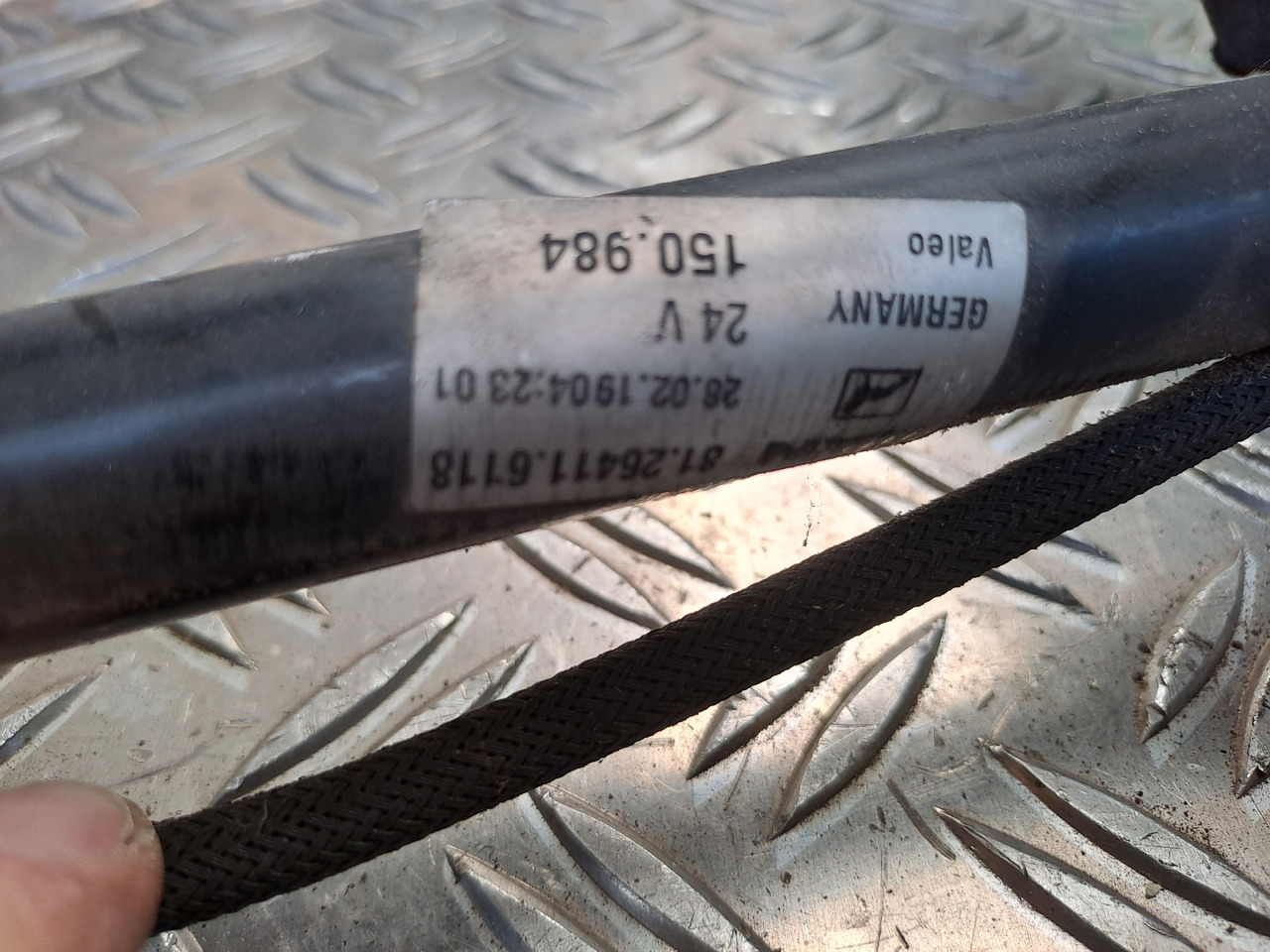 Gebrauchter MAN TGL 8.220 Scheibenwischergestänge und Wischermotor, Artikel - Nr.: 81.26411 - 6118 - Щетка стеклоочистителя для Грузовиков: фото 5 Gebrauchter MAN TGL 8.220 Scheibenwischergestänge und Wischermotor, Artikel - Nr.: 81.26411 - 6118 - Щетка стеклоочистителя для Грузовиков: фото 5